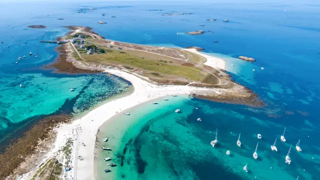 saint-nicolas-archipel-des-glenan-eau-turquoise-sable-blanc-ile-poriel.jpg