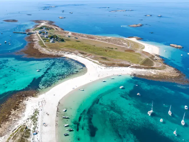 saint-nicolas-archipel-des-glenan-eau-turquoise-sable-blanc-ile-poriel.jpg