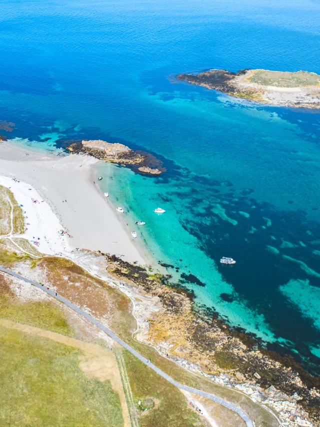 archipel-des-glenan-eau-turquoise-sable-blanc-ile-saint-nicolas-poriel.jpg