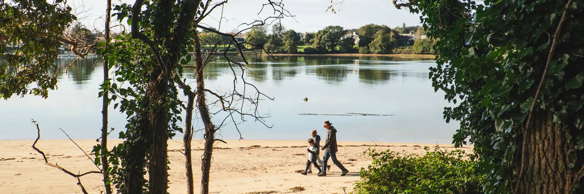 Beach walk Anse Penfoulic Autumn Poriel