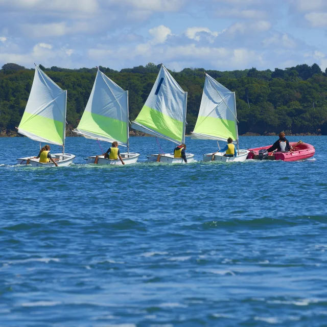 centre-nautique-de-kerleven-la-foret-fouesnant-optimist-bernard-galeron.jpg