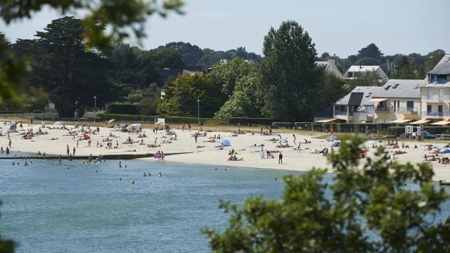 plage-de-sable-fin-kerlaven-la-foret-fouesnant-galeron.jpg