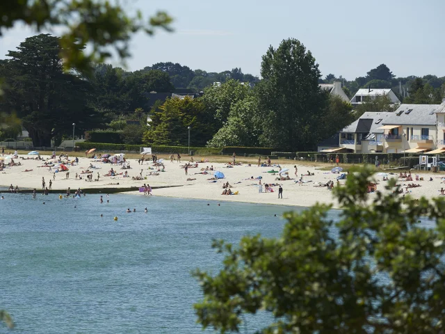 plage-de-sable-fin-kerlaven-la-foret-fouesnant-galeron.jpg