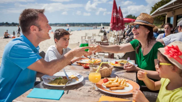 restaurant-sur-la-plage-de-kerleven-ccpf-1.jpg