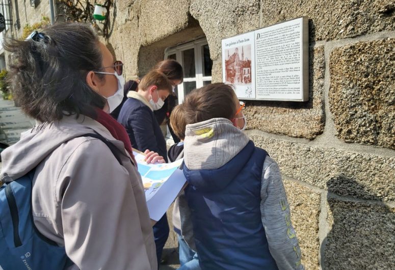 3-family-treasure-game-in-Pont-Aven