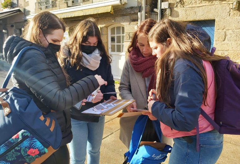 4-treasure-game-with-friends-in-Concarneau