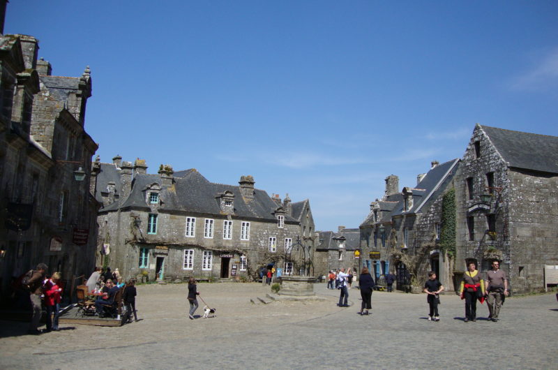 Place de l’église de Locronan