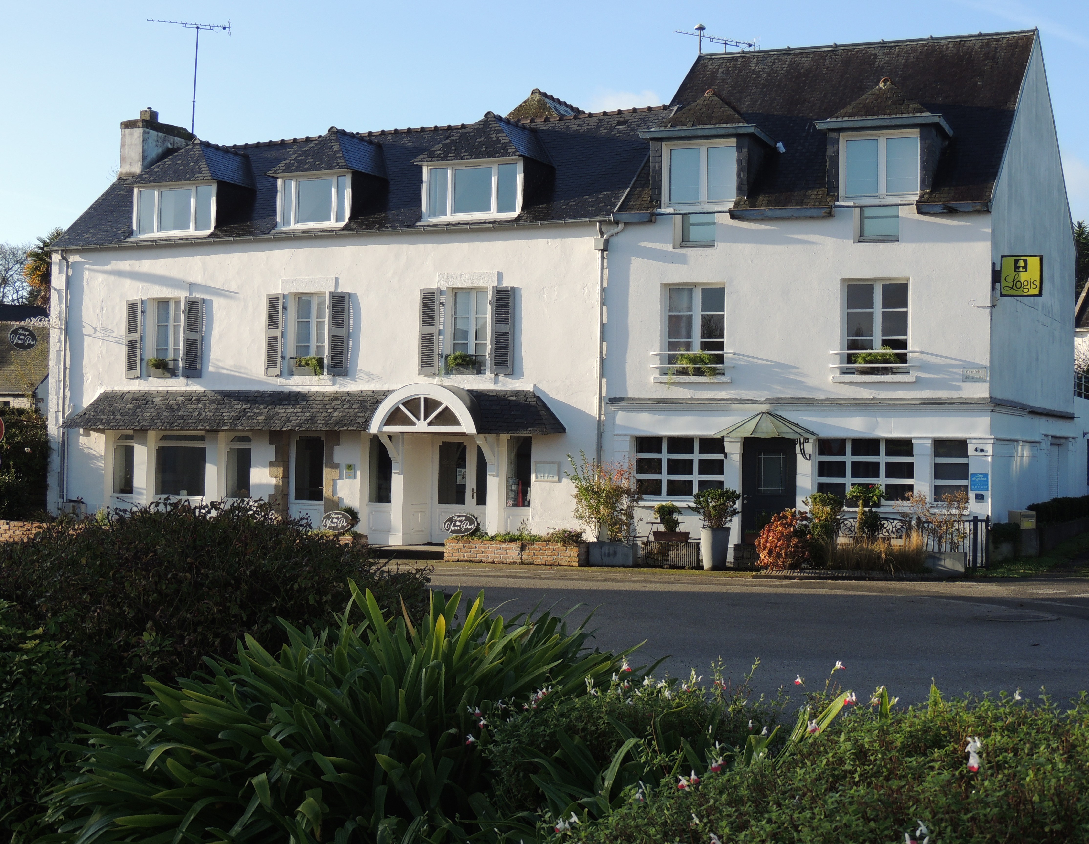 Facade of the Auberge du Vieux Port